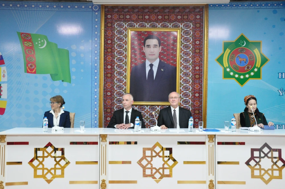 Meeting of the Ambassador Extraordinary and Plenipotentiary of the Federal Republic of Germany to Turkmenistan with Turkmen students
